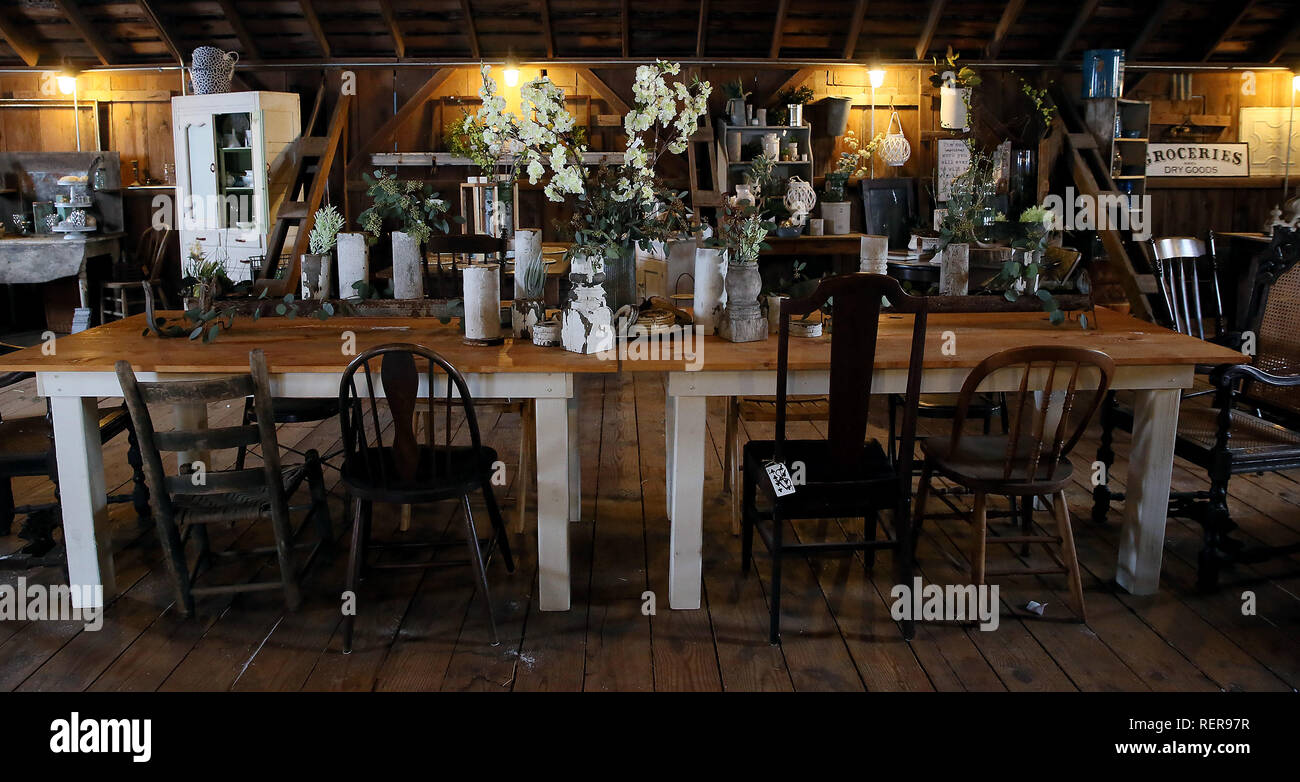 Le Grandview, Iowa, États-Unis. 21 Jan, 2019. Construit des tables par Jesse Devenez membre et décoré par sa femme Tenniel s'inscrire. Crédit : Kevin E. Schmidt/Quad-City Times/ZUMA/Alamy Fil Live News Banque D'Images Le Grandview, Iowa, États-Unis. 21 Jan, 2019. Construit des tables par Jesse Devenez membre et décoré par sa femme Tenniel s'inscrire. Crédit : Kevin E. Schmidt/Quad-City Times/ZUMA/Alamy Fil Live News Banque D'Images