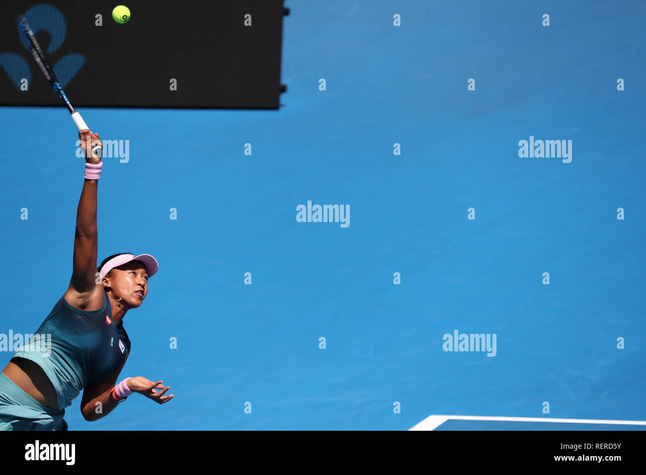 Melbourne Park, Melbourne, Australie. 23 Jan, 2019. Open de tennis d'Australie, jour 10 ; Naomi de Osaka Japon sert la balle contre Elina Svitolina de Ukraine Credit : Action Plus Sport/Alamy Live News Banque D'Images