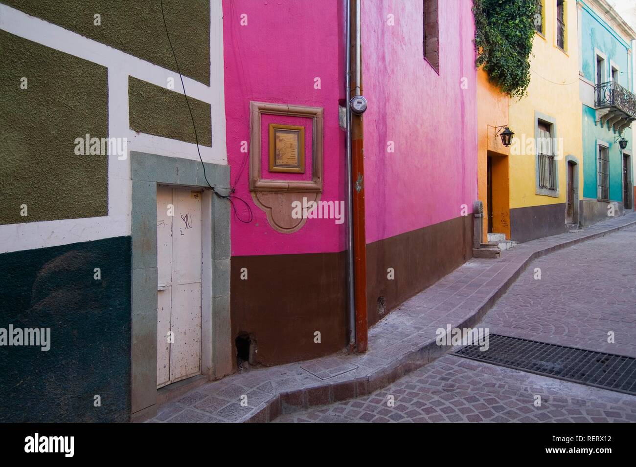 Maisons peintes de couleurs vives, ville historique de Guanajuato, UNESCO World Heritage Site, Province de Guanajuato, Mexique Banque D'Images