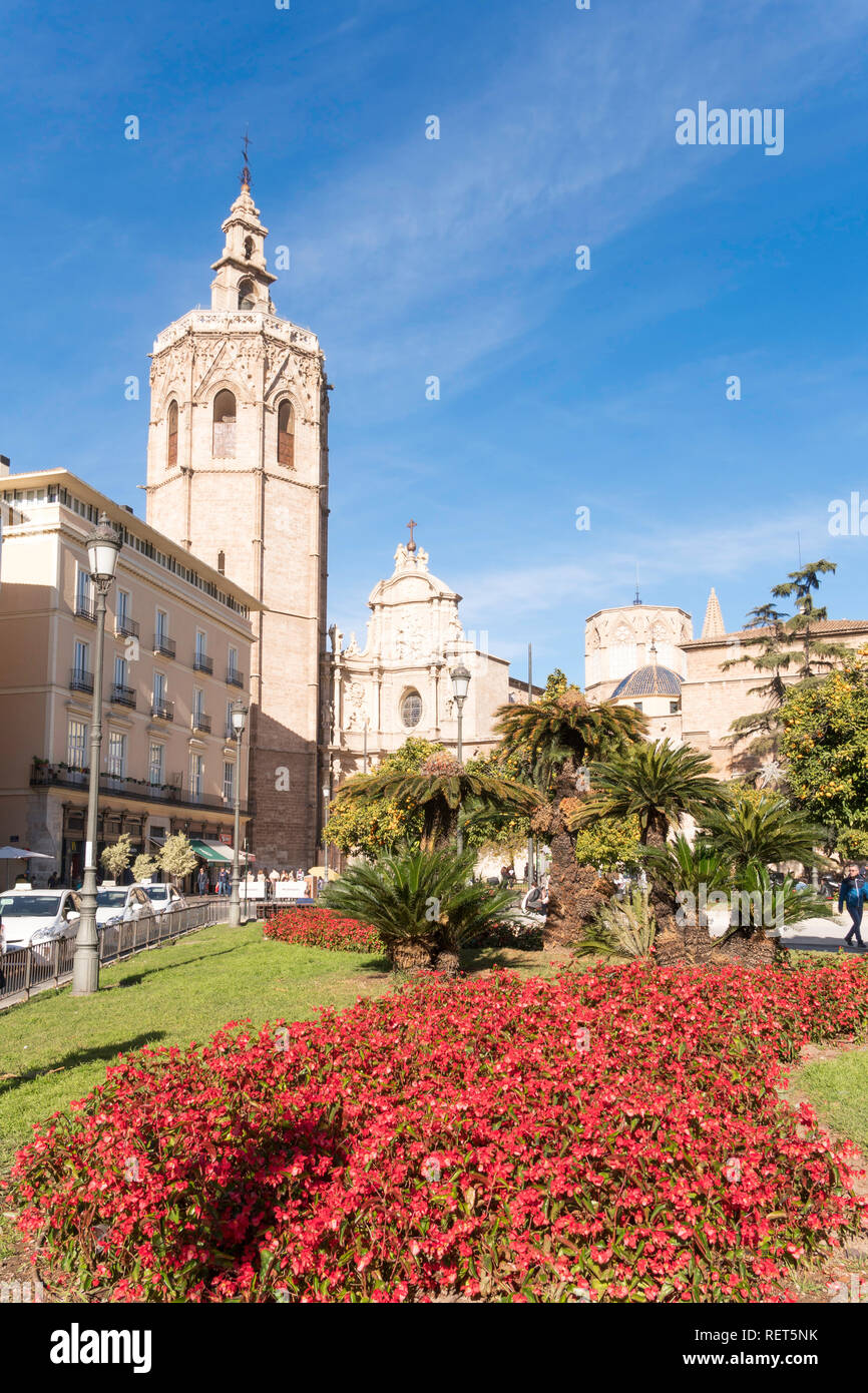 La place de la Reina et le clocher de la cathédrale de Valence, Espagne, Europe Banque D'Images