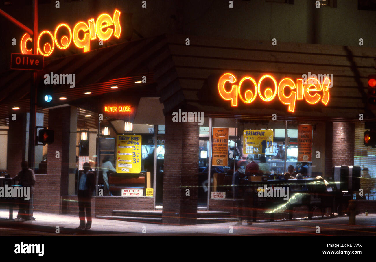 Café Googies montrer le centre-ville de Los Angeles sur la 5e Rue et Olive Banque D'Images