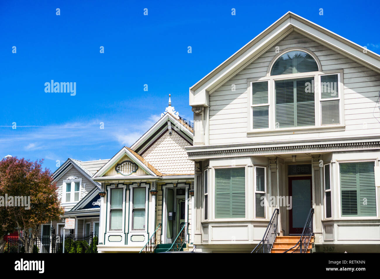 6 mai 2018 San Francisco / CA / USA - Vue extérieure de vieilles maisons en bois dans l'un des quartiers résidentiels de San Francisco Banque D'Images