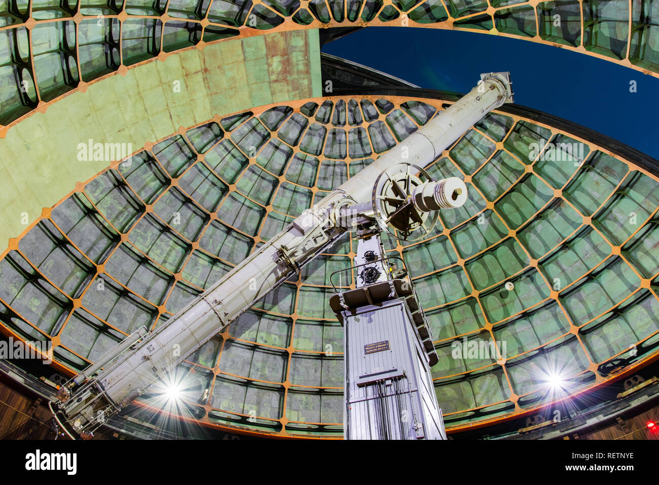 19 mai 2018 San Jose / CA / USA - l'historique 36 pouces Shane telescope à l'Observatoire Lick, Mount Hamilton prêt pour l'affichage du ciel nocturne ; San Jose, s Banque D'Images
