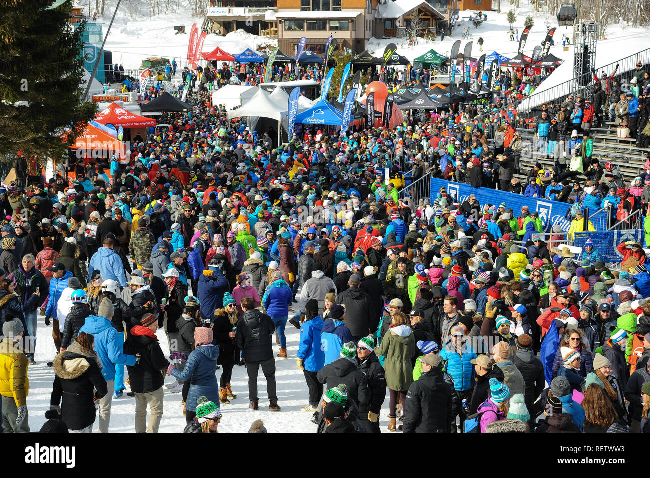 KILLINGTON, USA - Le 24 novembre : une vue générale de Festival Village et personnes au cours de l'AUDI FIS Coupe du Monde de Ski le slalom géant féminin. Banque D'Images