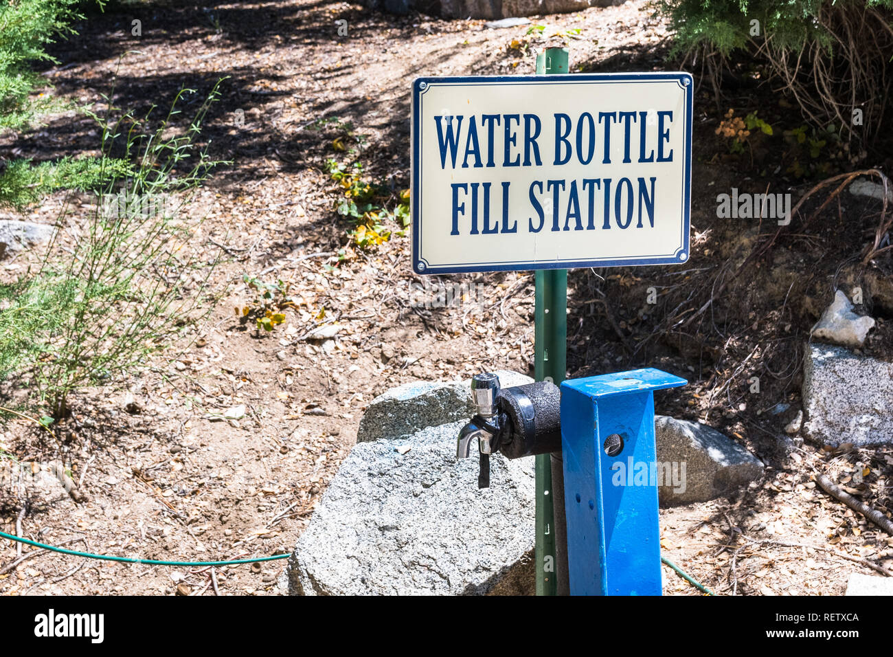 La station de remplissage de bouteilles d'eau sur le sommet du Mont Wilson, Angeles National Forest, Californie Banque D'Images