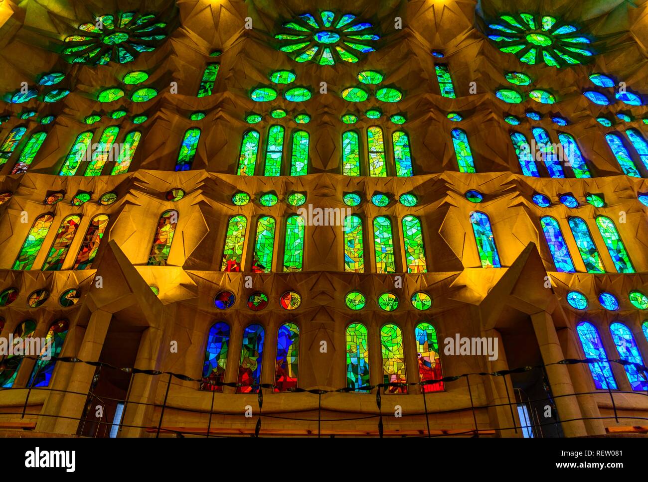 Vue de l'intérieur, vitraux de la Sagrada Familia, Antoni Gaudi, Barcelone,  Catalogne, Espagne Photo Stock - Alamy
