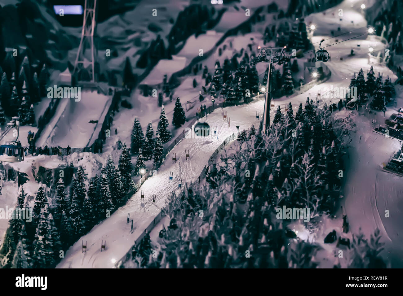Des miniatures de ski de nuit réaliste Banque D'Images