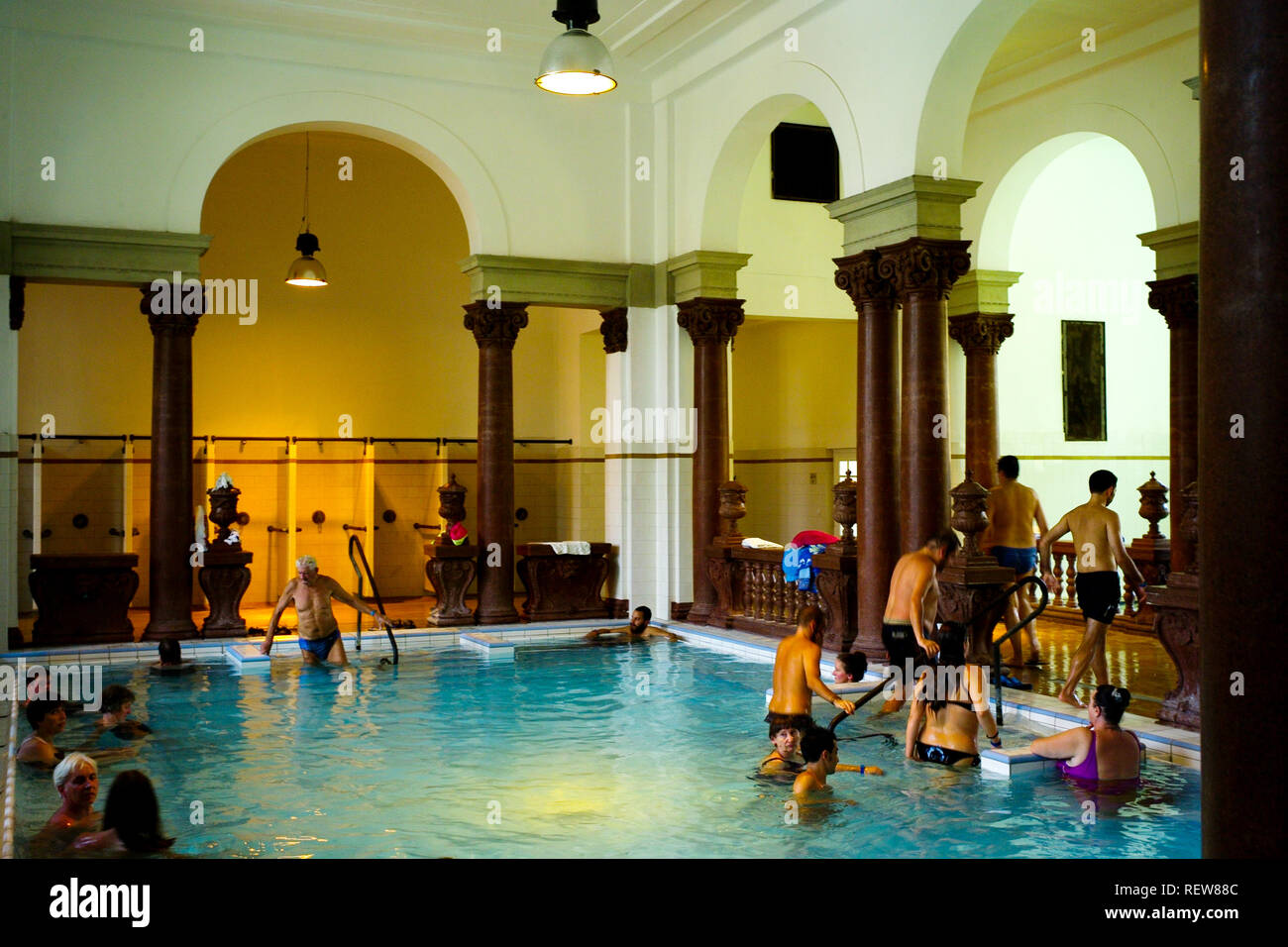 Voyage nostalgique à Budapest, thermal Széchenyi, Hongrie Banque D'Images