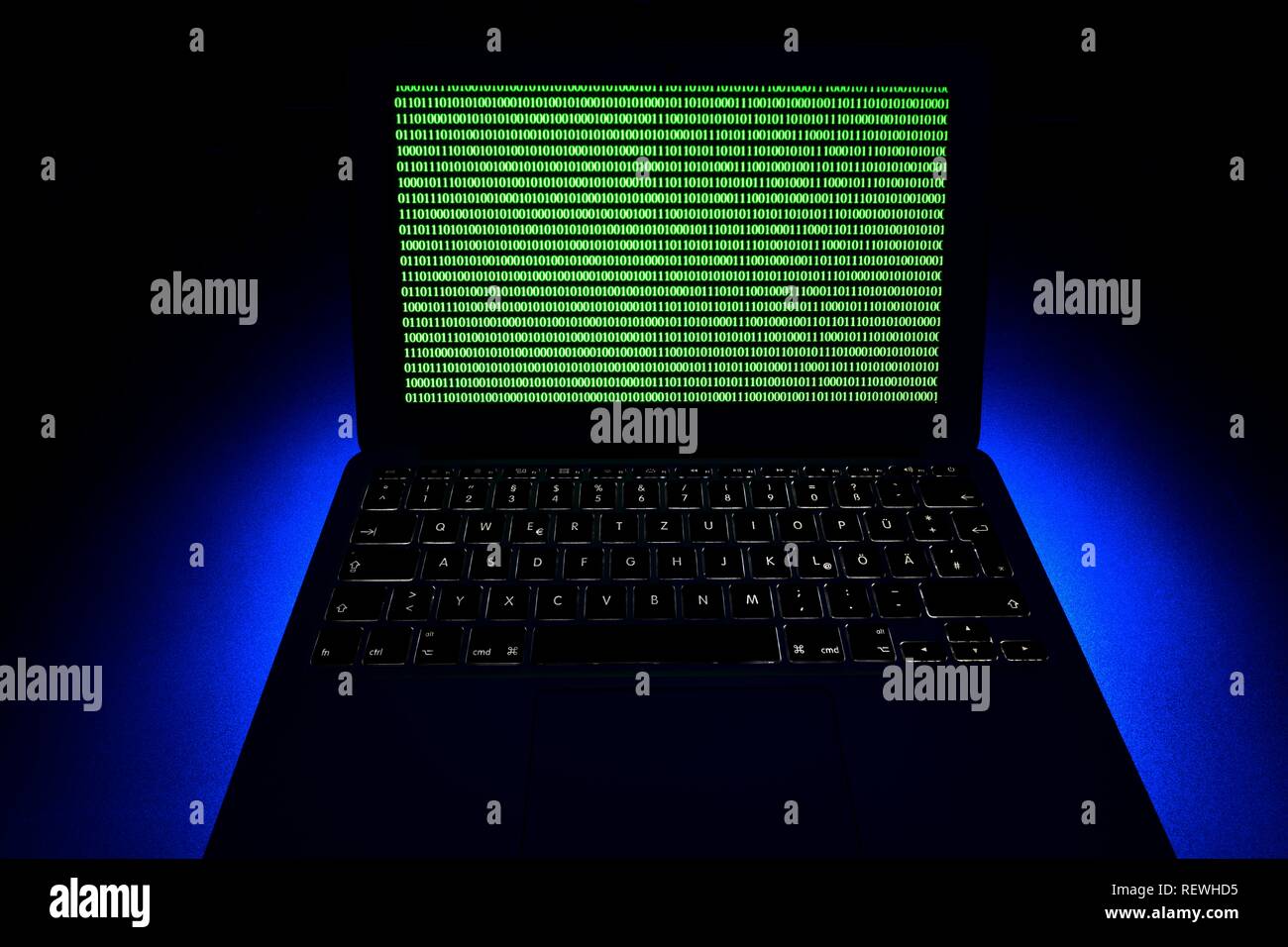 Ordinateur portable, image symbolique, la cybercriminalité, la criminalité informatique, pirate informatique, sécurité des données, Allemagne Banque D'Images