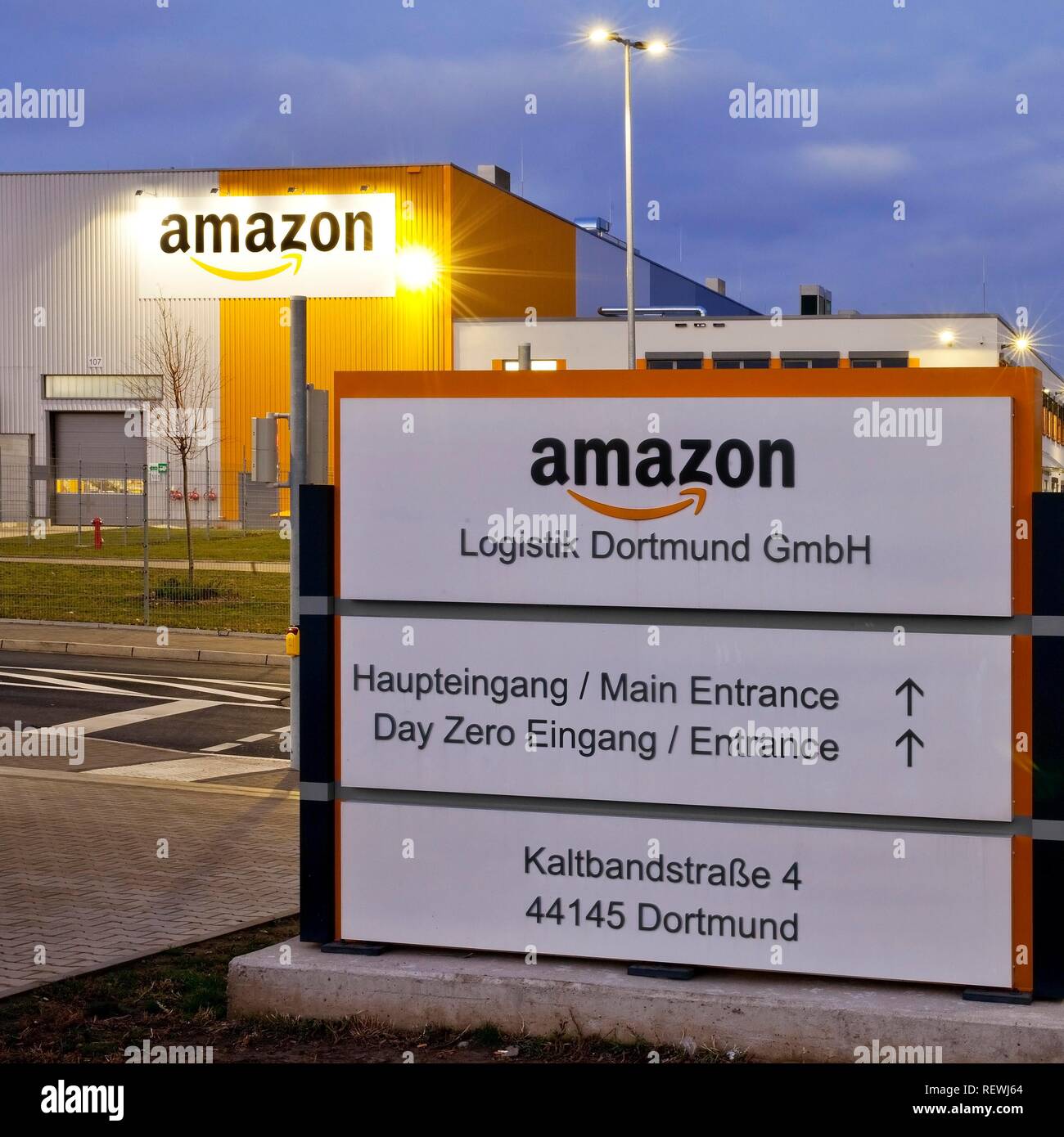 Centre logistique d'Amazon, l'entrée principale, Dortmund, sur le site de l'ancienne Westfalenhütte, Ruhr, Rhénanie du Nord-Westphalie Banque D'Images