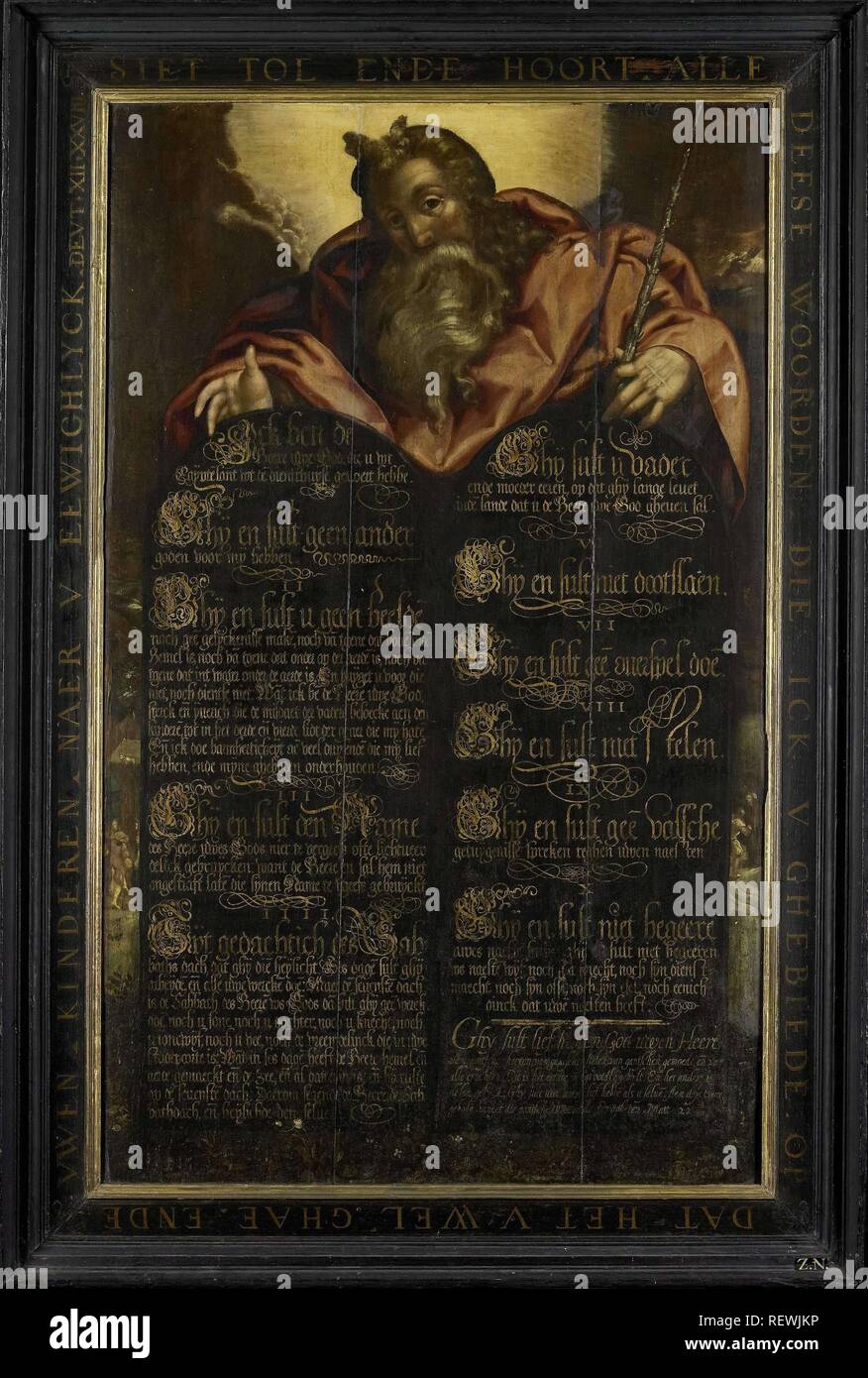Moïse présentant les tables de la Loi avec les dix commandements dans la calligraphie. Dating : ch. 1560 et/ou c. 1600. Lieu : sud des Pays-Bas. Dimensions : h 112 cm × w 68 cm ; D. 7,4 cm. Musée : Rijksmuseum, Amsterdam. Auteur : anonyme. Banque D'Images