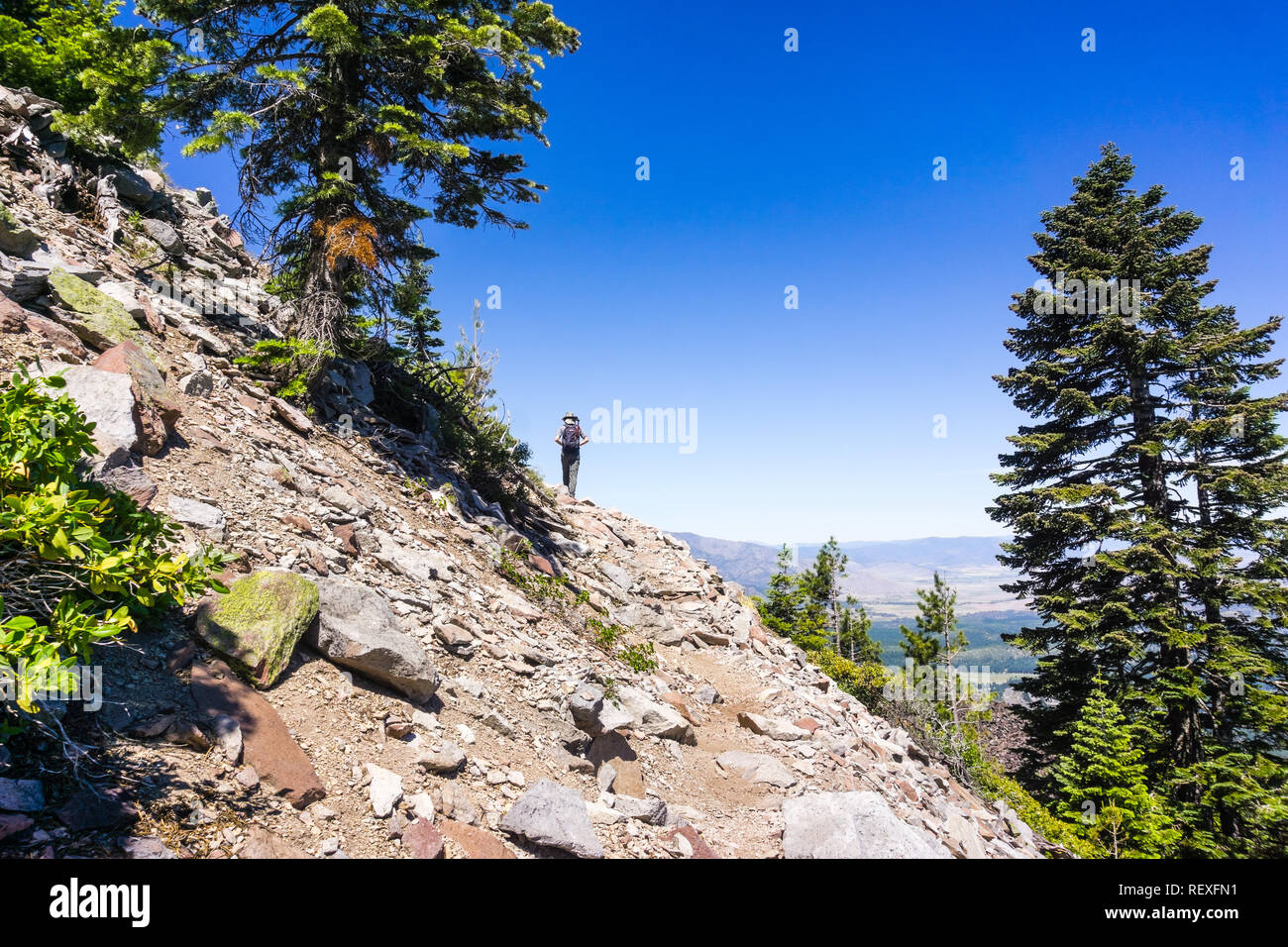Randonnées sentier menant au sommet de Black Butte, à proximité de la montagne de Shasta, Californie du Nord, Comté de Siskiyou Banque D'Images