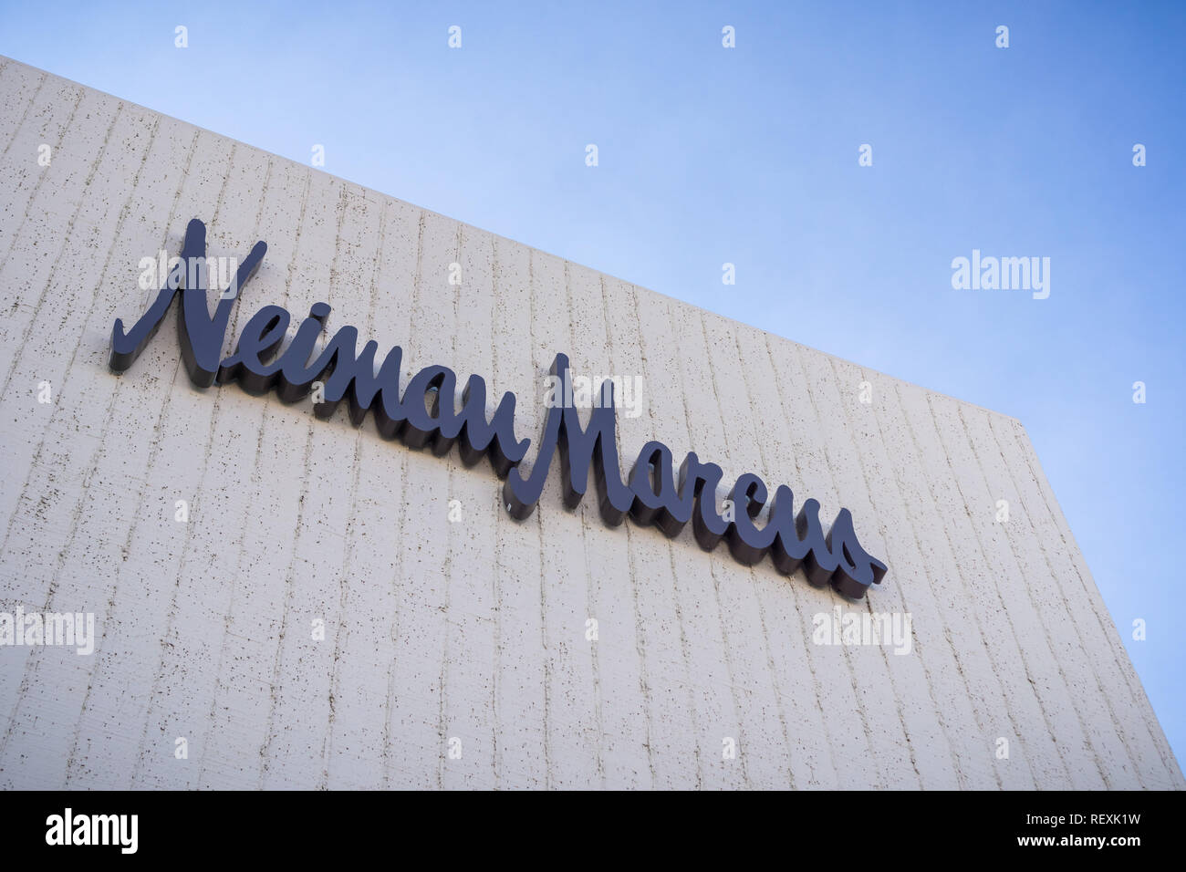 7 décembre 2017, Palo Alto / CA / USA - logo Neiman Marcus au magasin situé dans le quartier chic de l'air ouvert centre commercial de Stanford, San Francisco bay, C Banque D'Images