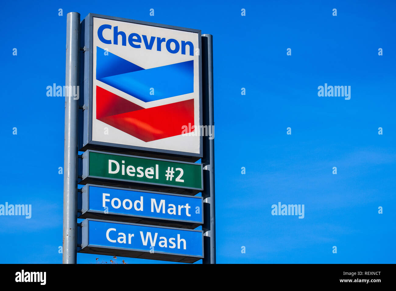 Janvier 28, 2018 Sacramento / CA / USA - logo Chevron dans l'une des stations de gaz de l'entreprise Banque D'Images