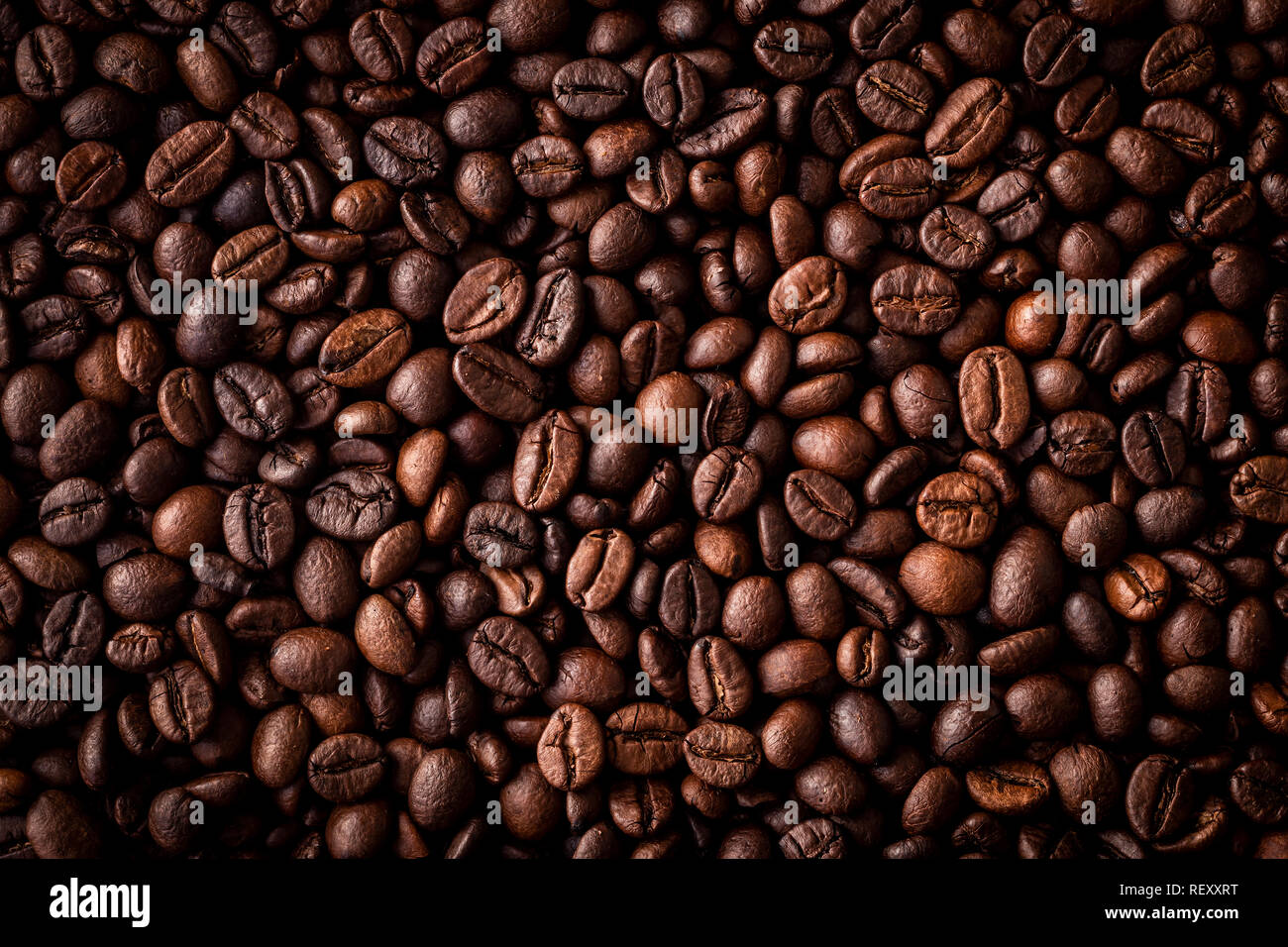 Close-up Vue de dessus de grains de café fraîchement torréfié Banque D'Images