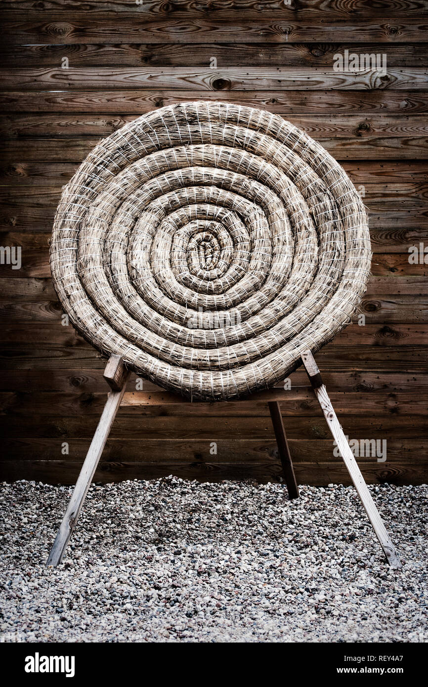 Cible De Tir à L'arc En Paille 80x12 Cm Avec Support - MF Trade - Neuf