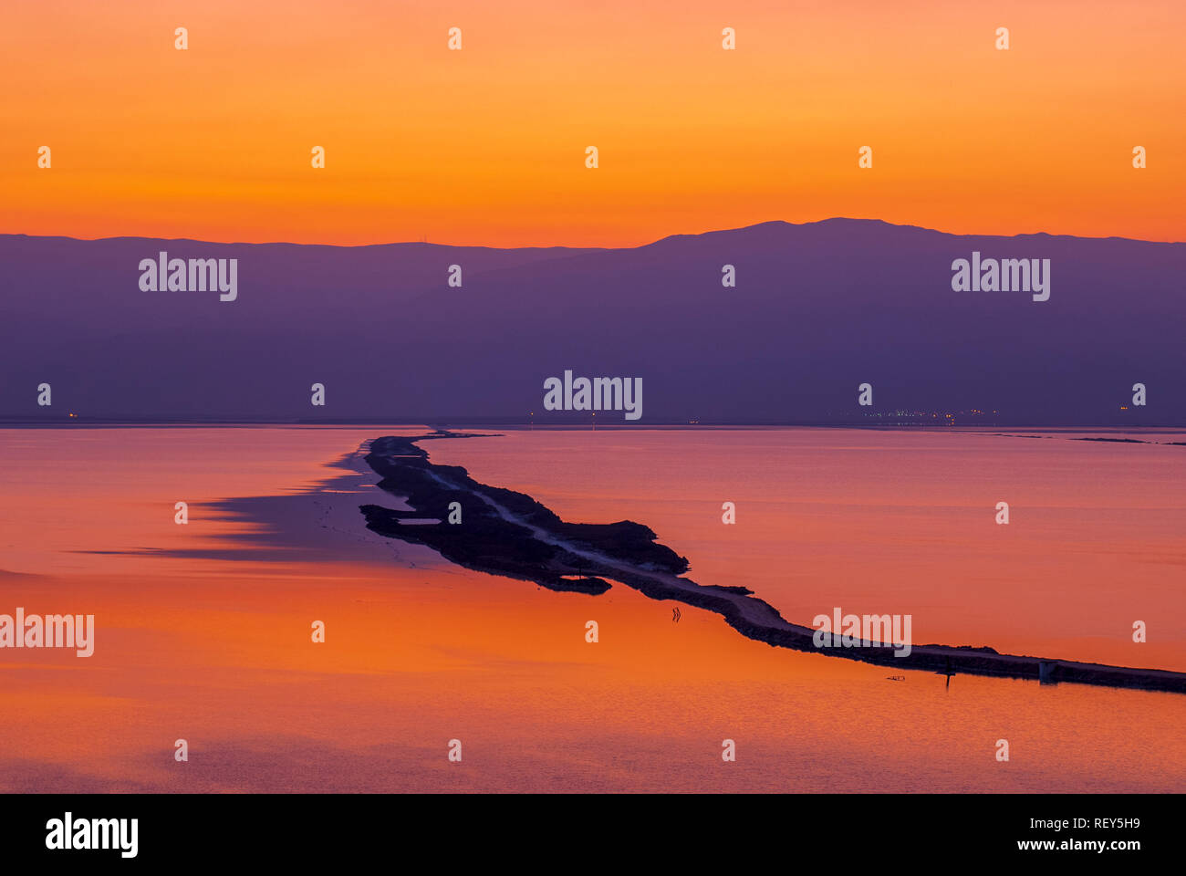 Lever de soleil sur la mer Morte, Israël Banque D'Images