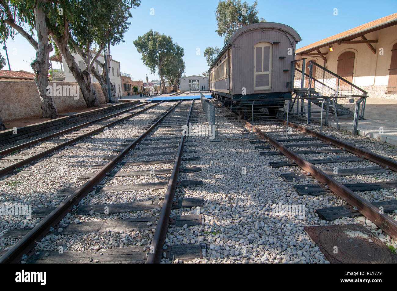 Ancien train à la Tel Aviv, Neve Tzedek, Hatachana complexe, une gare ottomane rénovée qui a été initialement construit pour desservir Jaffa Banque D'Images