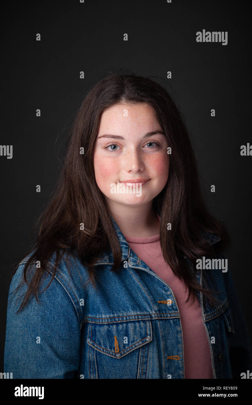 Portrait d'une jolie fille écossais de 14 ans. Banque D'Images