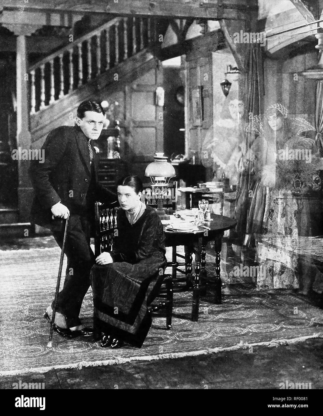 Le cottage enchanté 1924silent associés Premier National film avec Richard Barthelmess McAvoy et mai. La femelle ghost est Polly Archer Banque D'Images