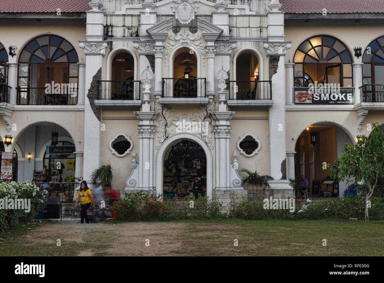 Restaurant sans fumée situé dans le magnifique Paseo de Paoay espagnol Colonial building, Ilocos Norte, Philippines Banque D'Images