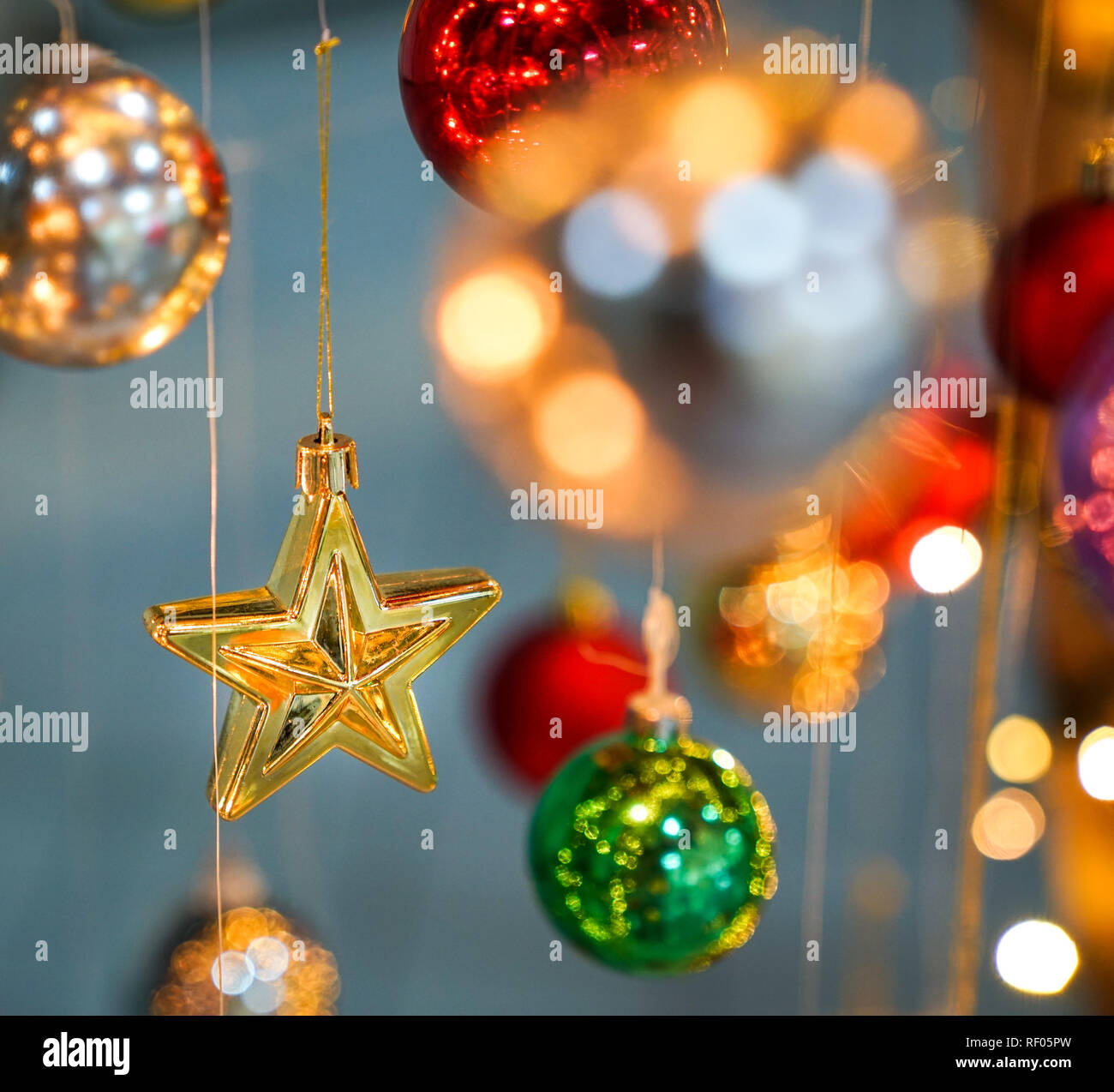 Fond de Noël - Noël, ballons, ornements, resplendit et lumière Banque D'Images