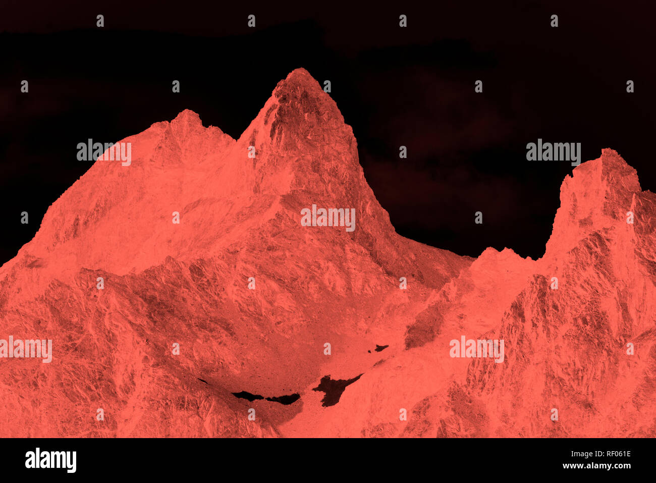 Couleur corail vivant de l'année dans les montagnes des Alpes suisses Banque D'Images