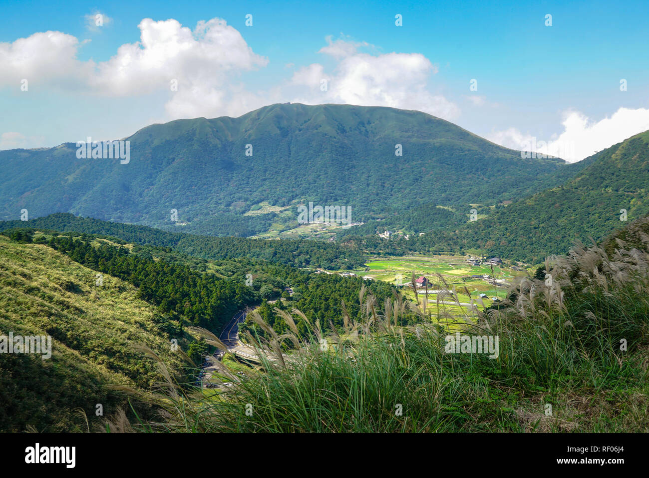 Vallée verte et bleu ciel à Taiwan Banque D'Images