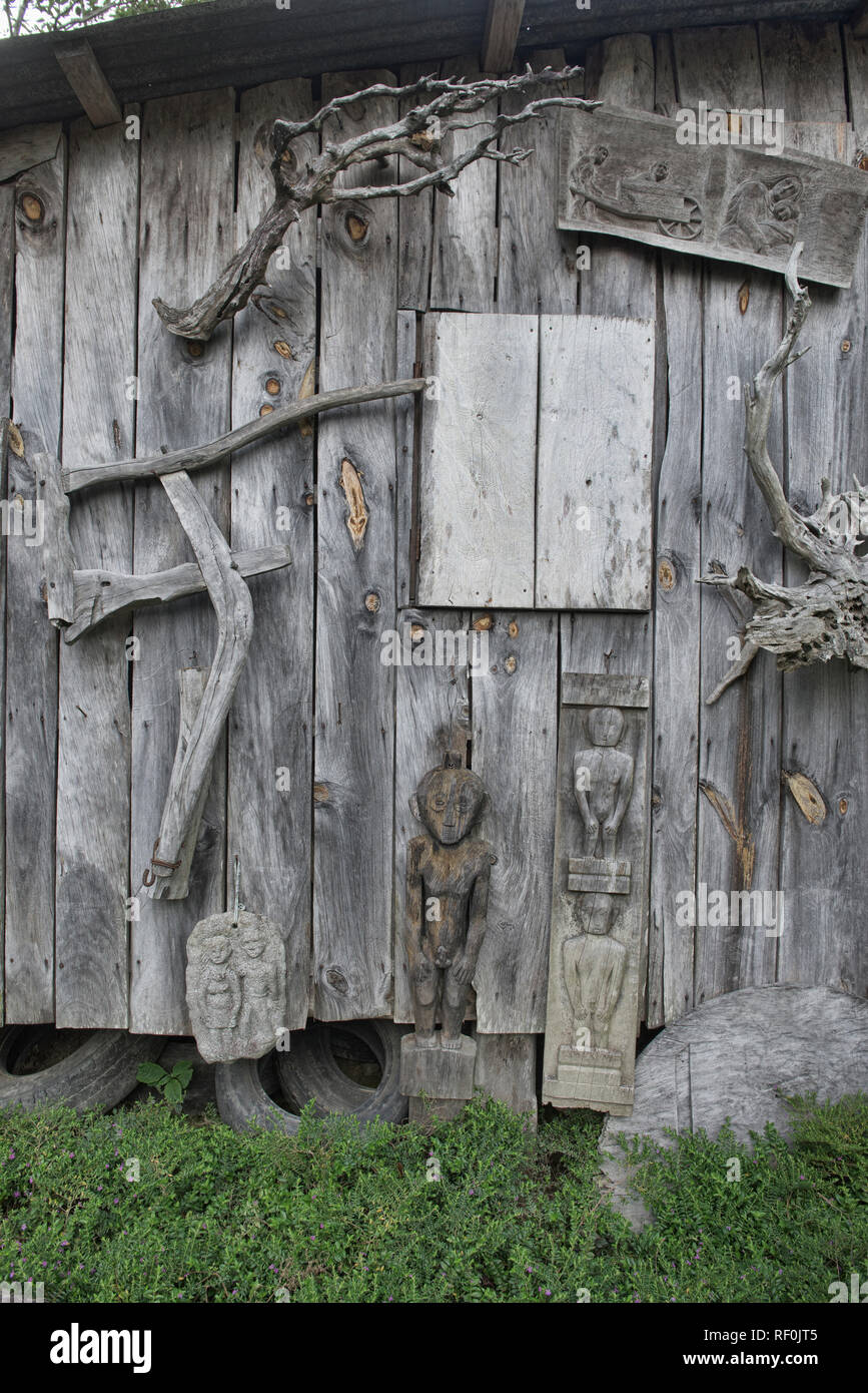 Sculptures sur bois d'Ifugao traditionnel, Banaue, Mountain Province, Philippines Banque D'Images