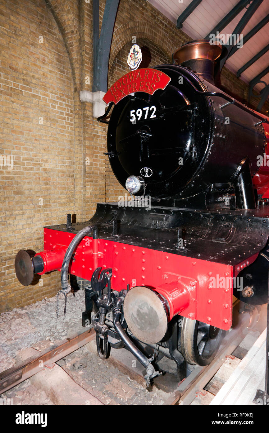 Close-up de l'avant de l'Hogwarts Express machine à vapeur à la réalisation d'Harry Potter Studio Tour, Leavesdon Banque D'Images