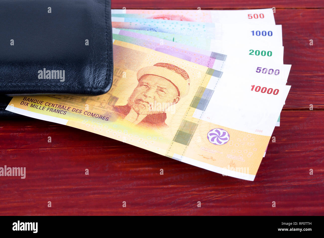 Francs suisses de Comores dans le portefeuille noir Banque D'Images
