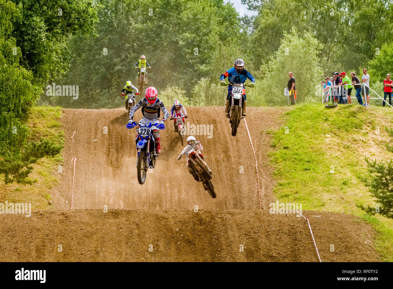 Coureurs sur 250 cc motocross à Deutsche Meisterschaft au circuit de motocross suis Österreicher Banque D'Images