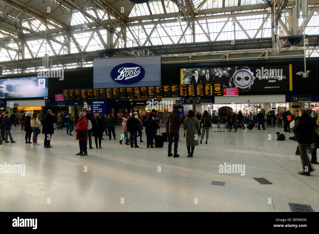 À l'intérieur de la gare de Waterloo, Londres, Royaume-Uni. Banque D'Images