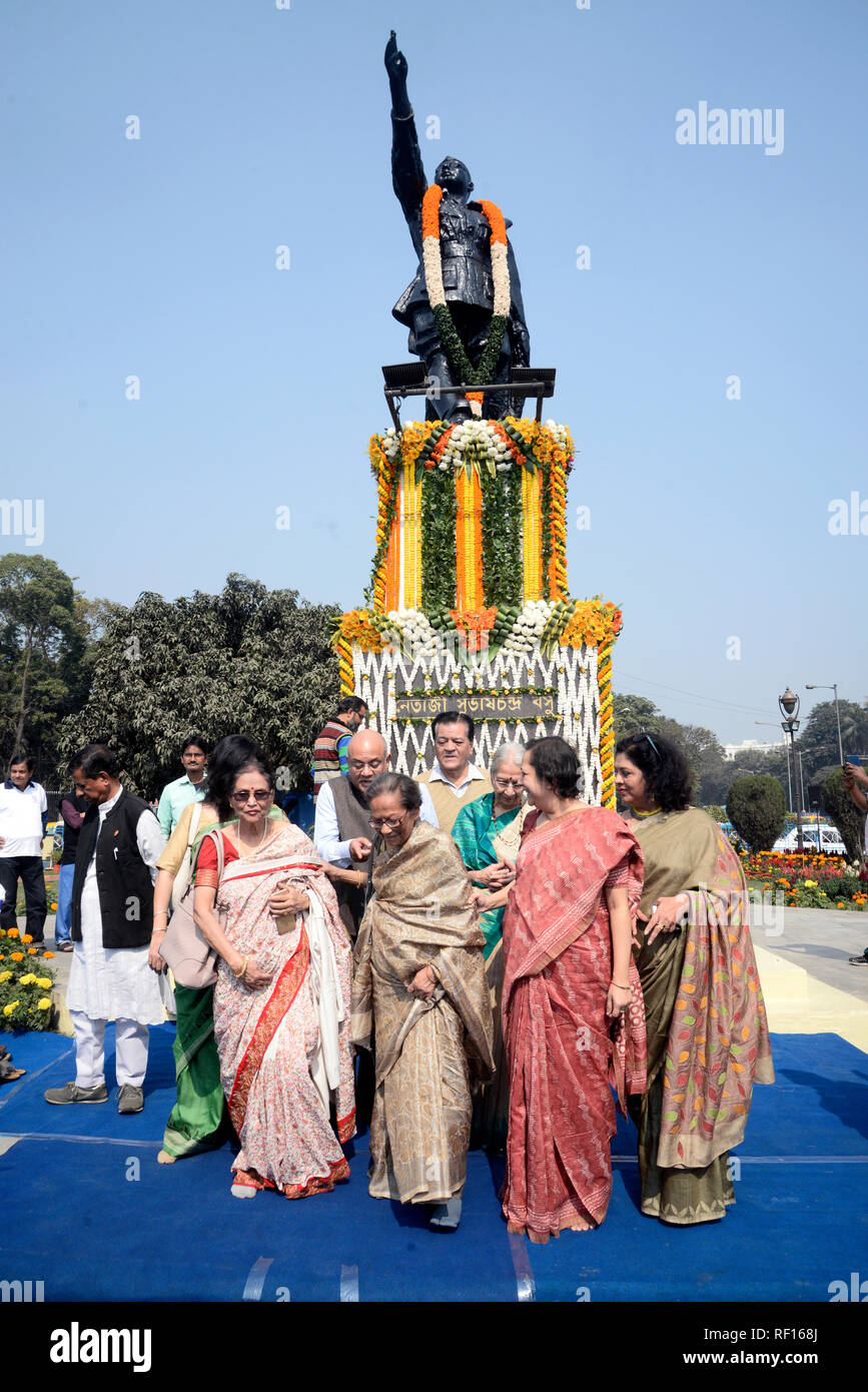Kolkata, Inde. 23 Jan, 2019. Membre de la famille de Netaji Subhas Chandra Bose rendre hommage à Netaji à l'occasion de son 122e naissance. annivarsary Credit : Saikat Paul/Pacific Press/Alamy Live News Banque D'Images