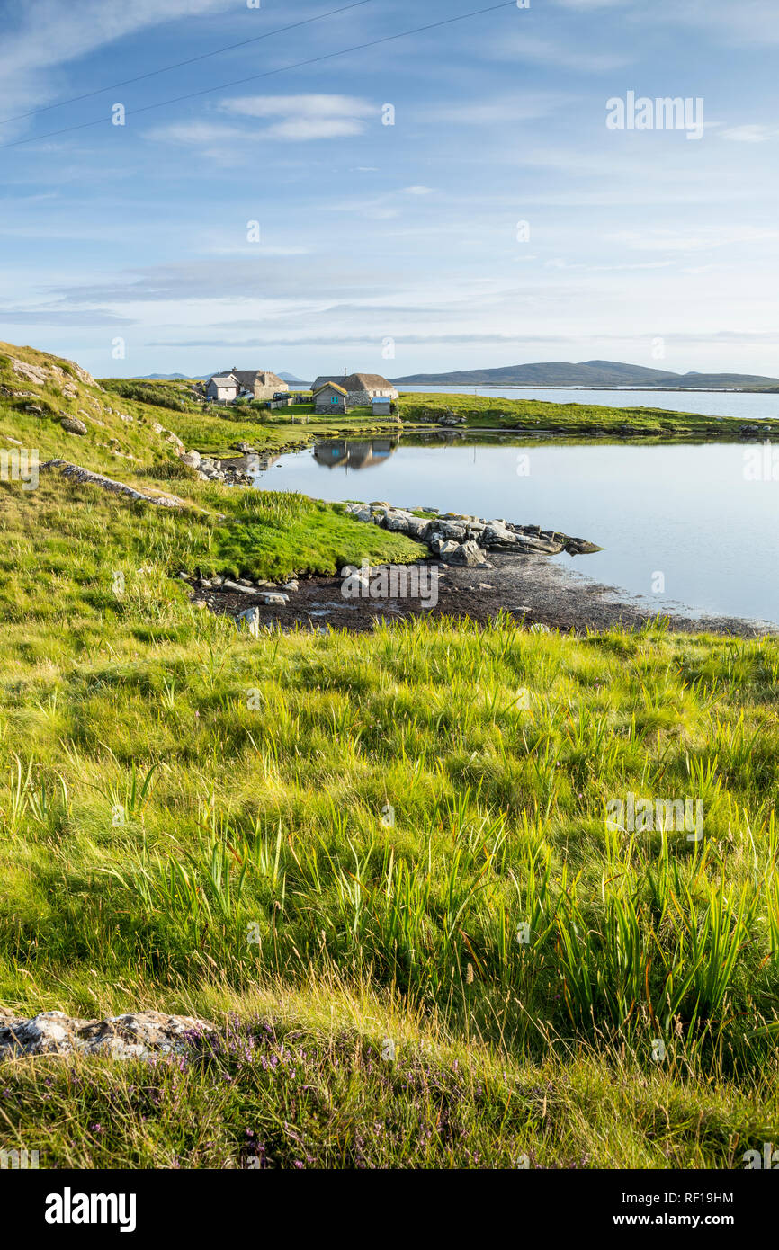 Vue sur la mer calme, à l'île de Uist, îles Hébrides, Ecosse, Royaume-Uni Banque D'Images