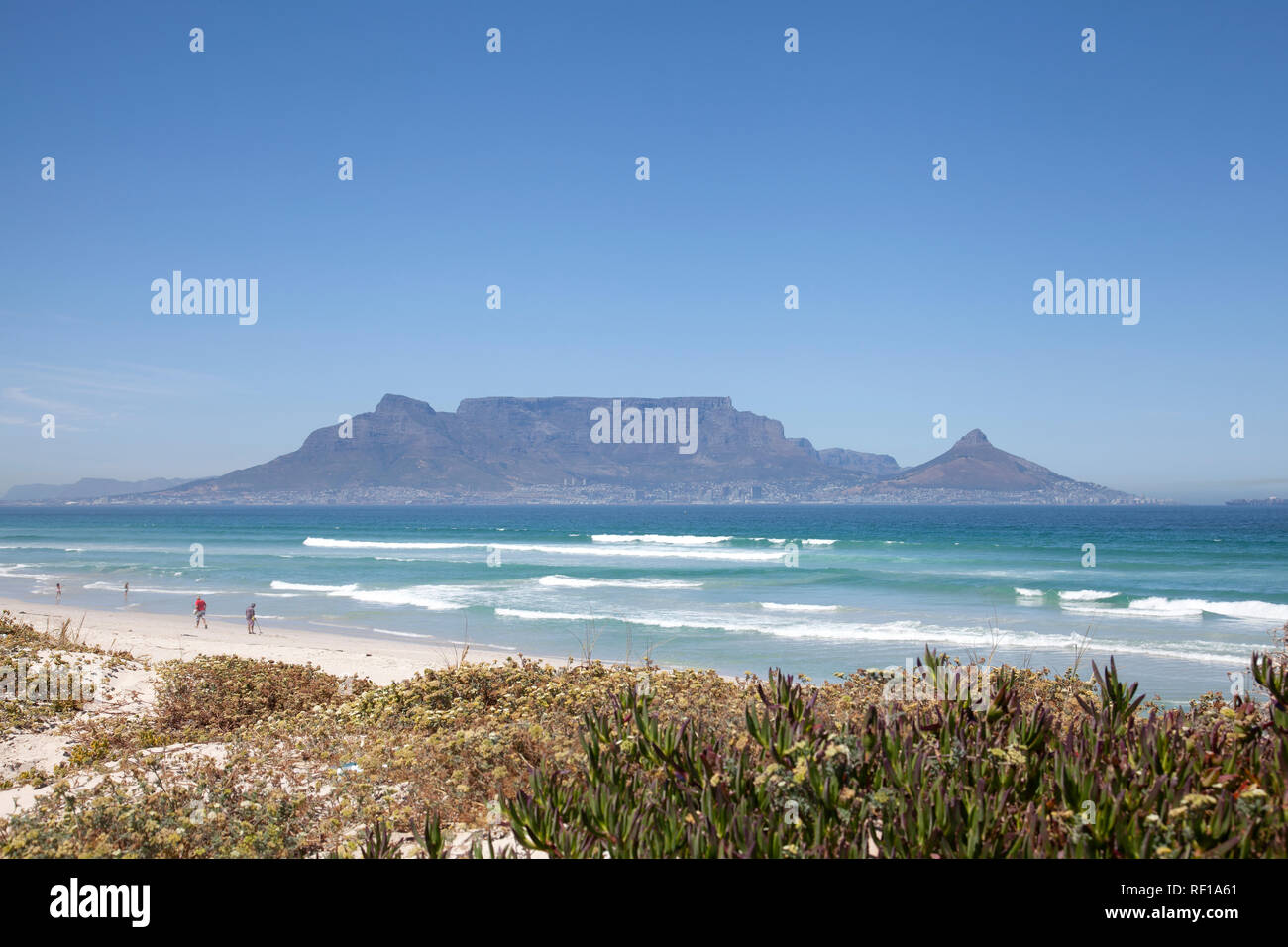 Vue de la Table Mountain sur Table Bay de Bloubergstrand, Cape Town - Afrique du Sud Banque D'Images