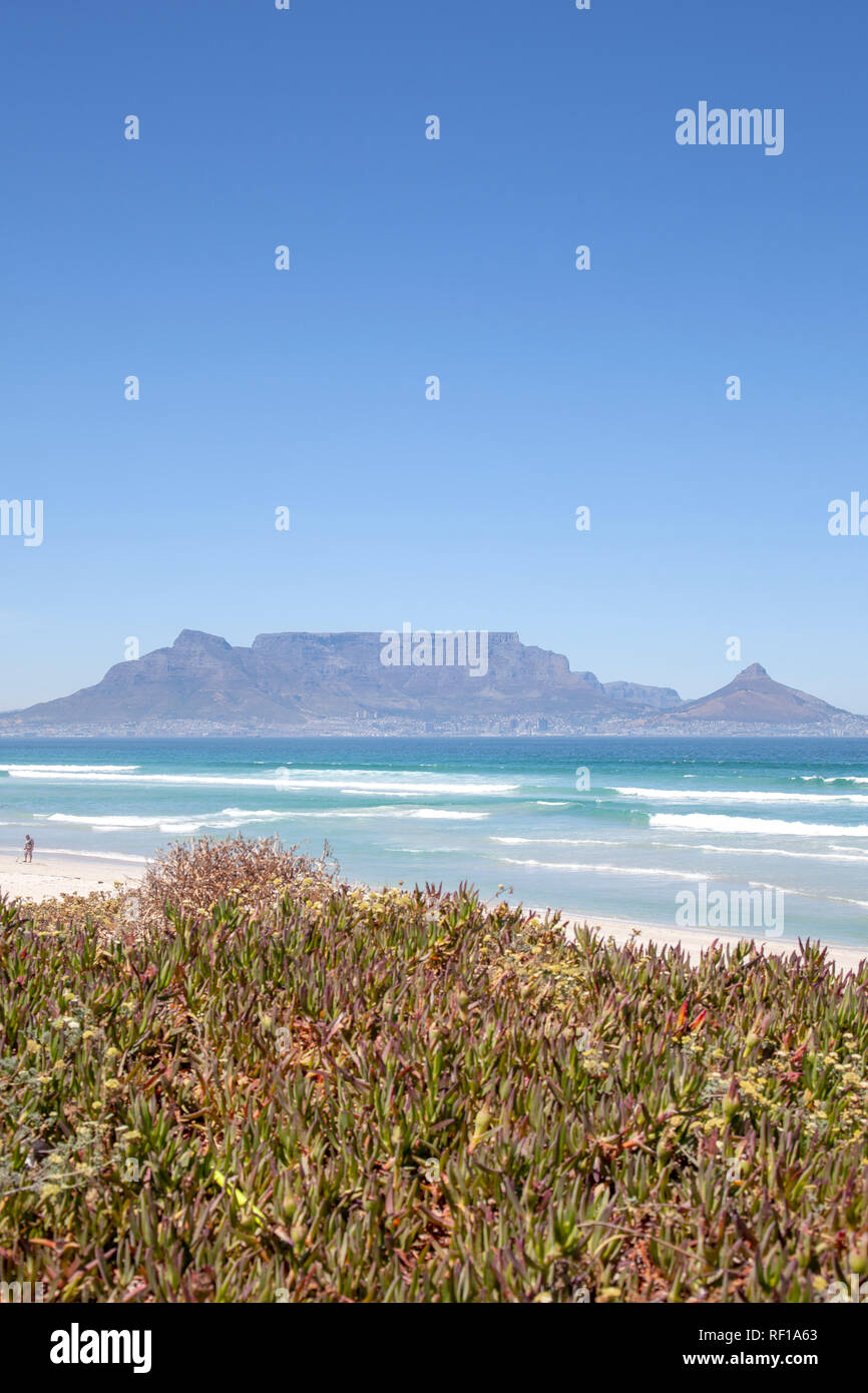 Vue de la Table Mountain sur Table Bay de Bloubergstrand, Cape Town - Afrique du Sud Banque D'Images
