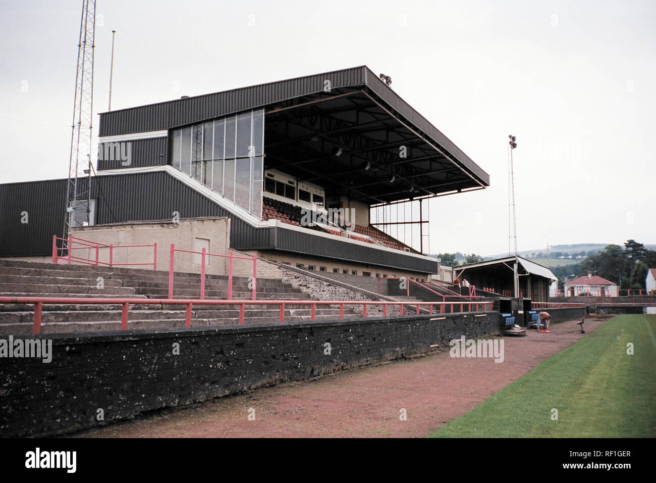 Vue générale du terrain de football de Dumbarton FC, Boghead Park, Dumbarton, en Écosse, en photo le 11 août 1998 Banque D'Images