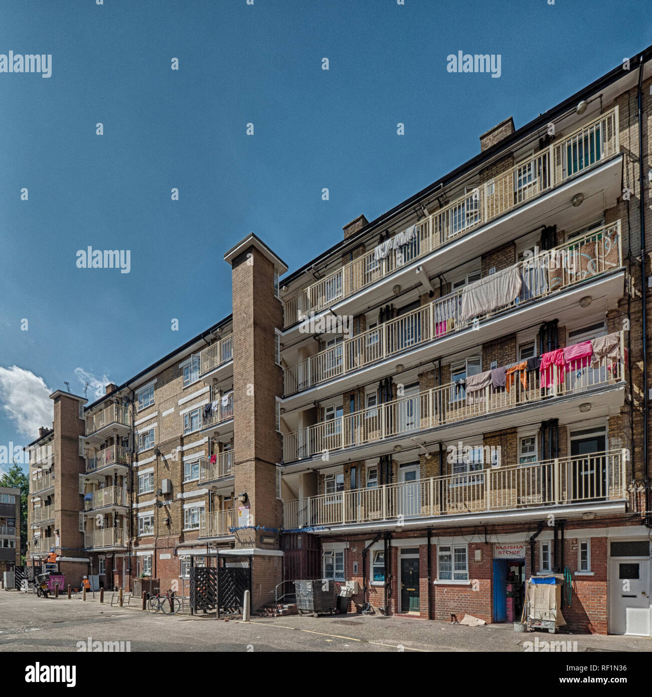 Vue arrière du Hughes Mansions, nommé d'après le conseiller local Mary Hughes, conseil immobilier sur Vallance Road à Whitechapel, Londres Banque D'Images