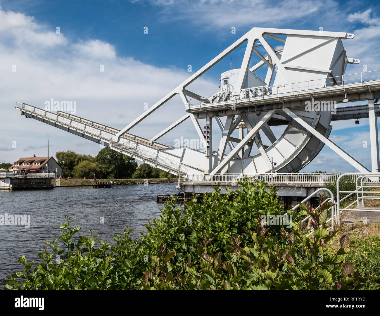 Le pont qui franchit le canal de Caen fut le premier objectif prises par les troupes aéroportées dans la campagne de Normandie le jour J 1944 L'original br Banque D'Images