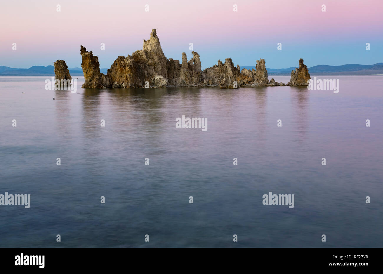 États-unis, Californie, Lee Vining, tuf, région du sud du lac Mono, formations rocheuses dans la soirée Banque D'Images