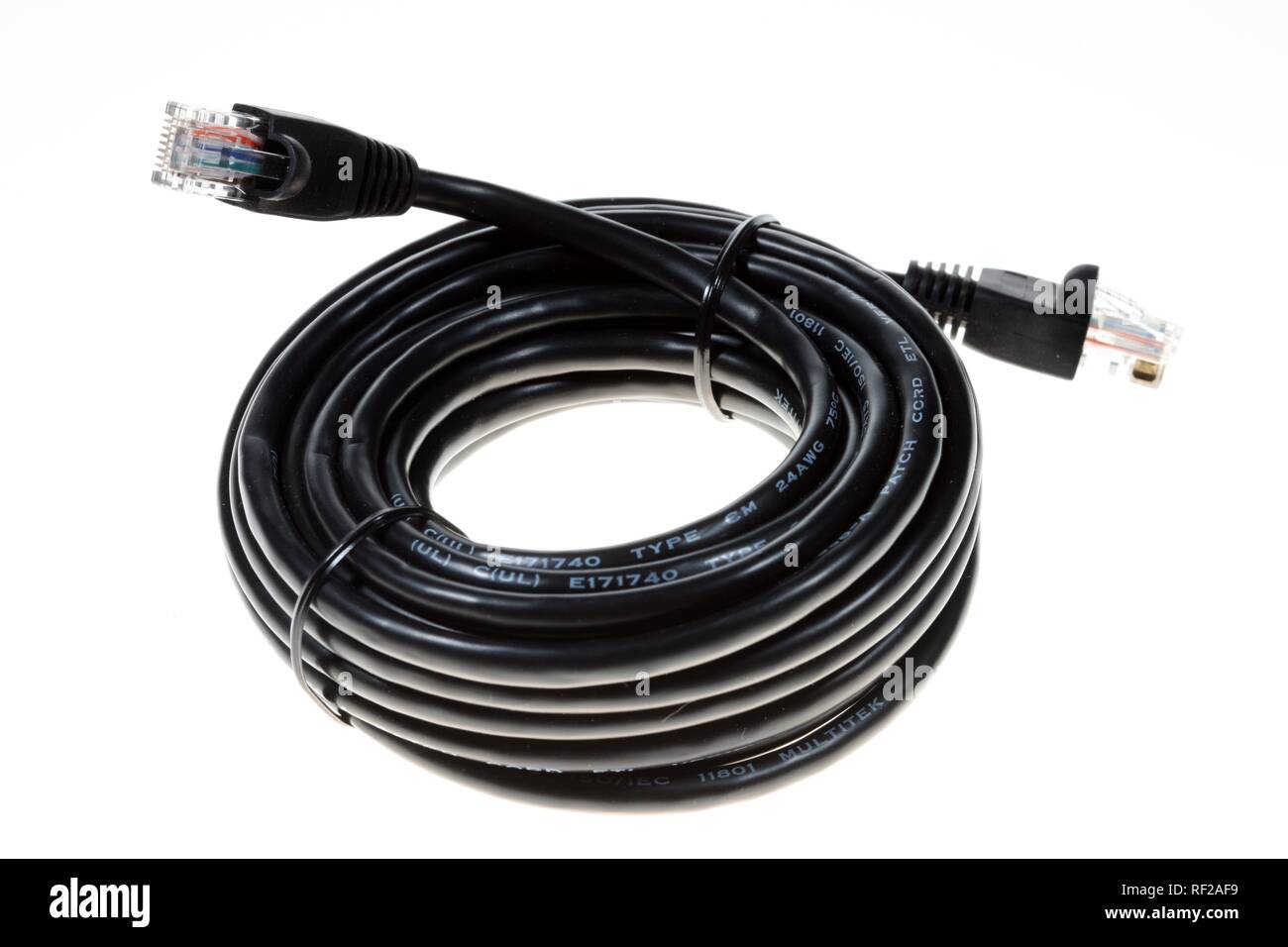 Réseau informatique enroulé les câbles utilisés pour se connecter à un réseau interne ou externe, connexion à internet, connexion haut débit Banque D'Images