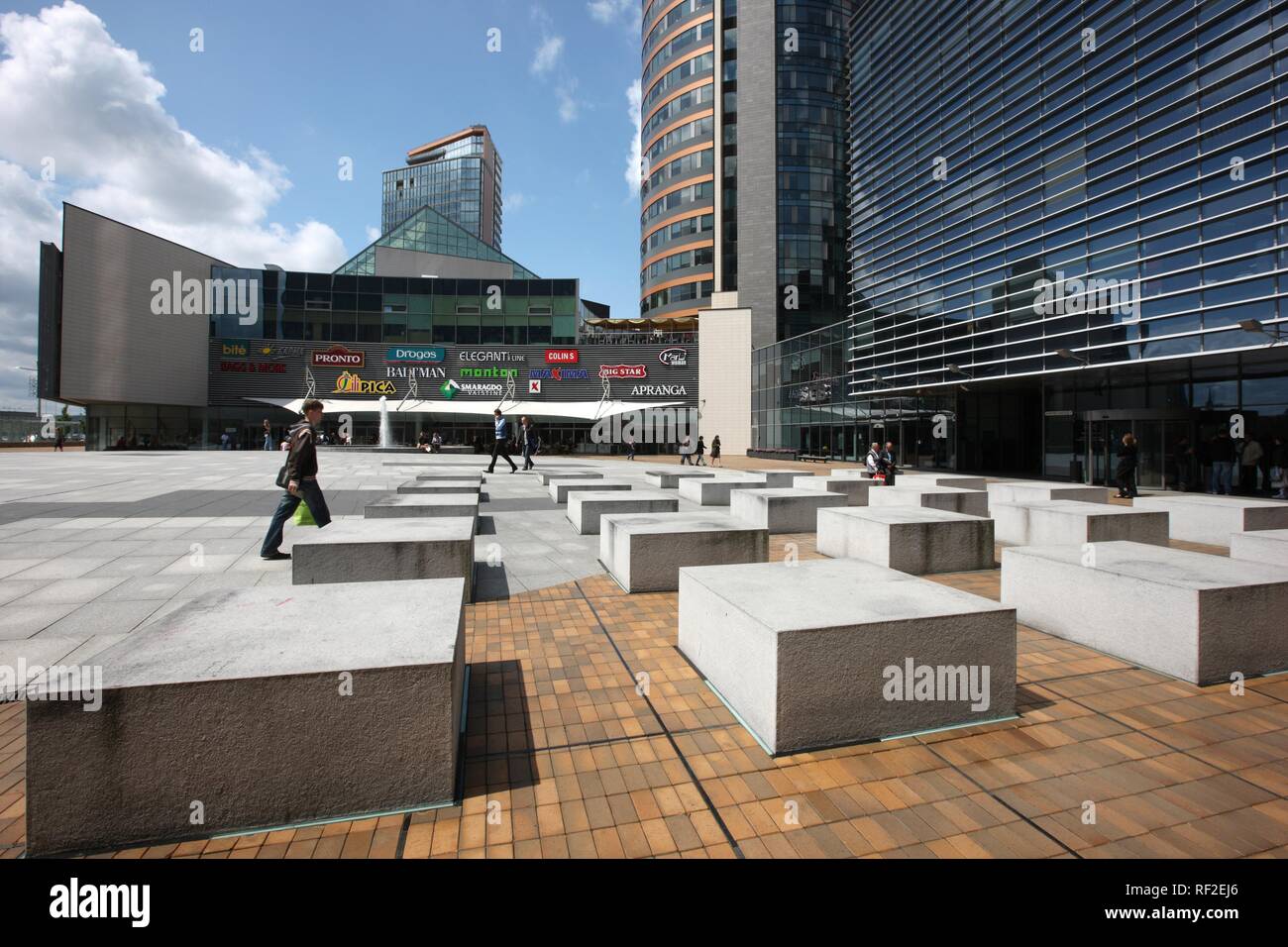 Place en face de l'Europos Center, un centre commercial, les immeubles de bureaux, quartier des affaires et des loisirs et spectacles Banque D'Images
