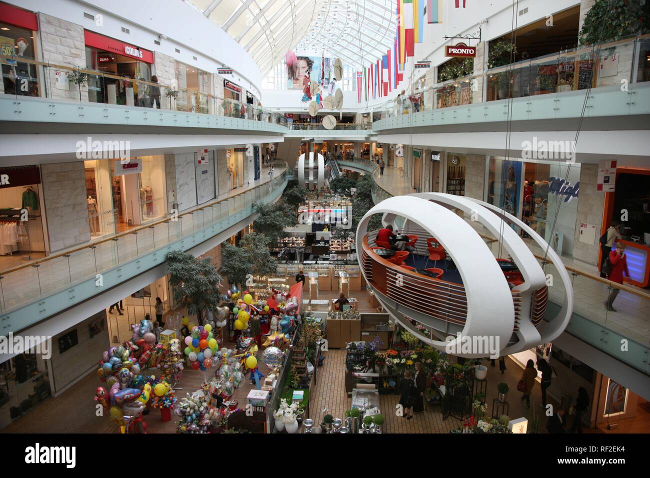 Europos Center vue de l'intérieur, un complexe commercial, immeubles de bureaux, quartier des affaires et des loisirs et divertissements en Banque D'Images