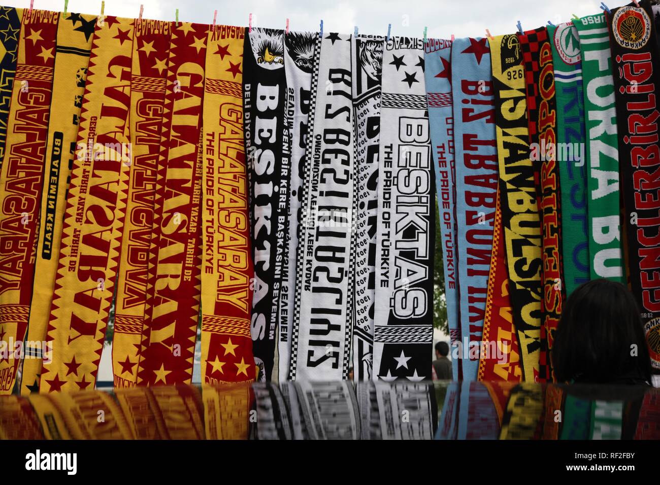 Istanbul football scarves scarf Banque de photographies et d'images à haute  résolution - Alamy