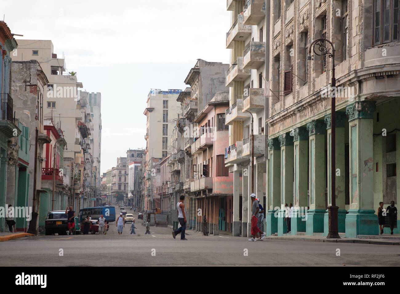Scène de rue à la partie ancienne de La Havane, Cuba, Caraïbes Banque D'Images