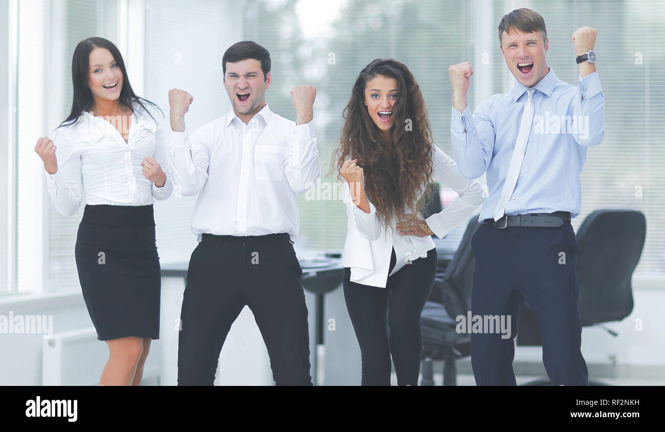 Portrait d'une équipe entreprises triomphant Banque D'Images