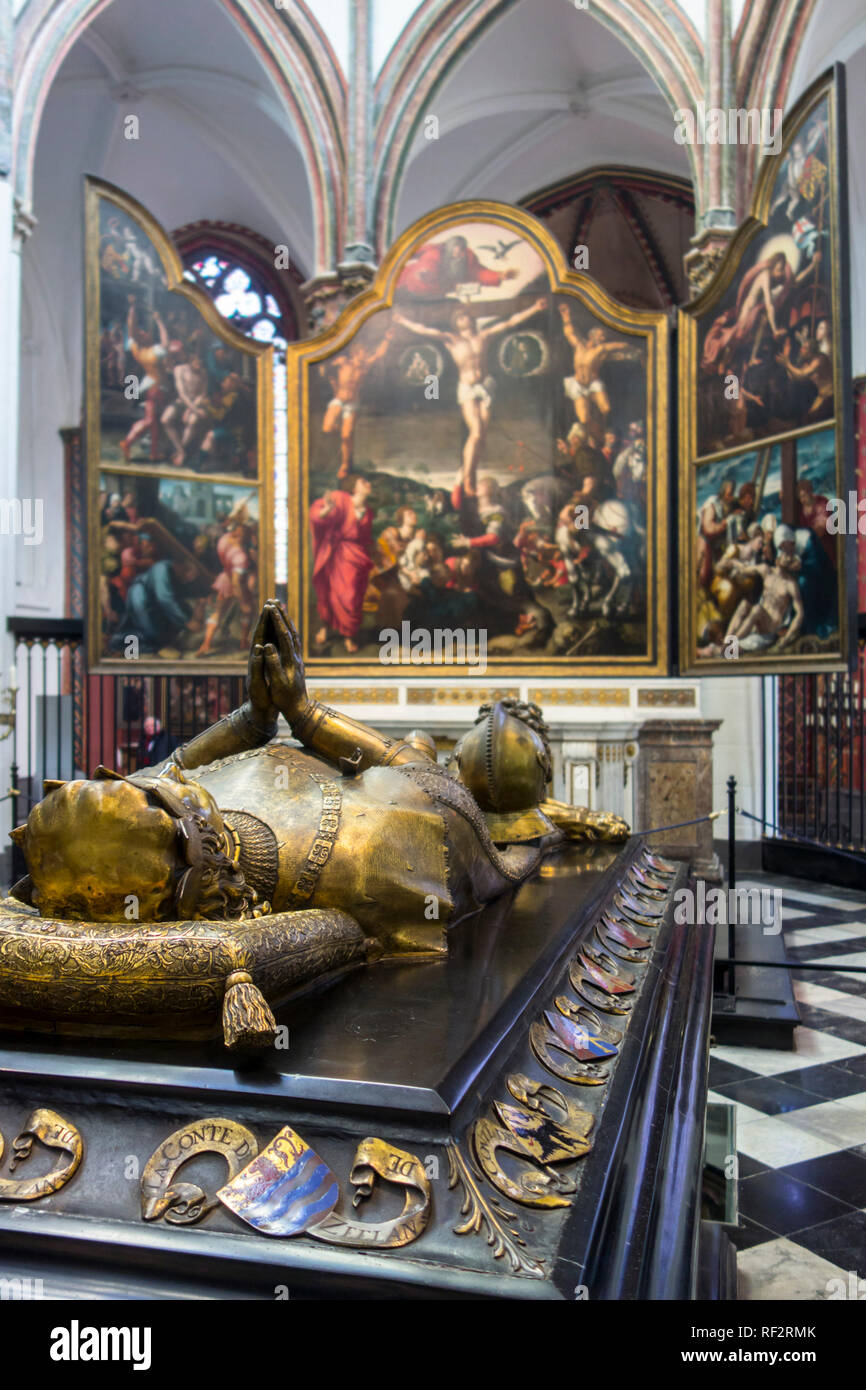 Triptyque de La Passion de Christ et tombeau de Charles le Téméraire dans l'église de Notre-Dame / Onze-Lieve-Vrouwekerk dans la ville de Bruges, Flandre occidentale, Belgique Banque D'Images