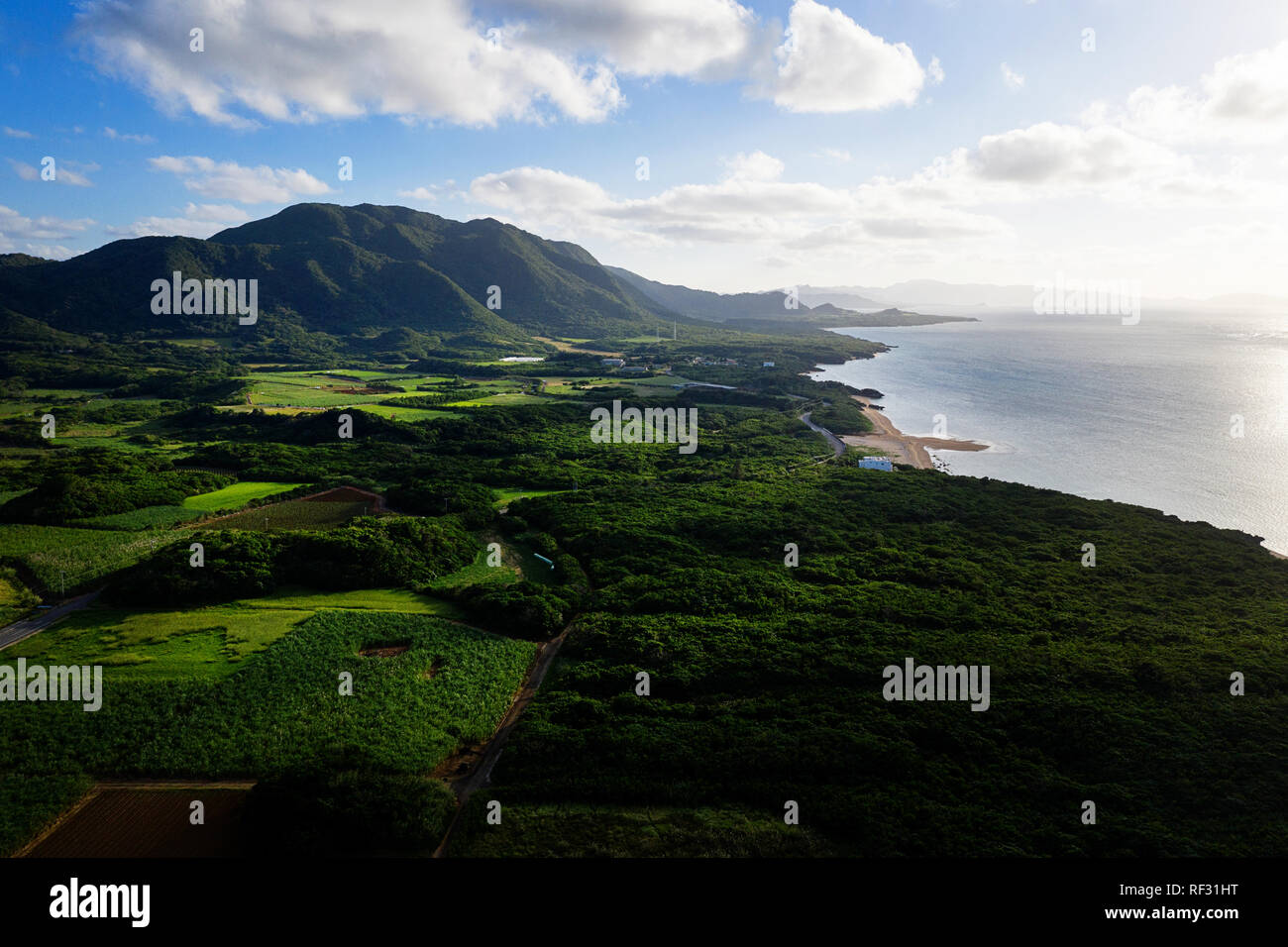 Paysage côtier de l'aerail vew sur Ishigaki island, Japon, îles d'Okinawa Banque D'Images