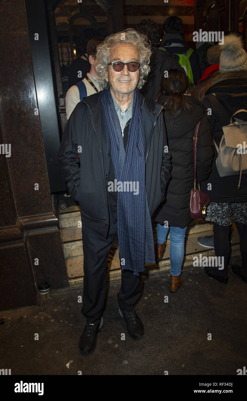 Londres, Royaume-Uni. 23 Jan, 2019. Luc Plamondon vu assister à la soirée d'ouverture de 'Notre Dame de Paris' at the London Coliseum à Londres. Crédit : Gary Mitchell/SOPA Images/ZUMA/Alamy Fil Live News Banque D'Images